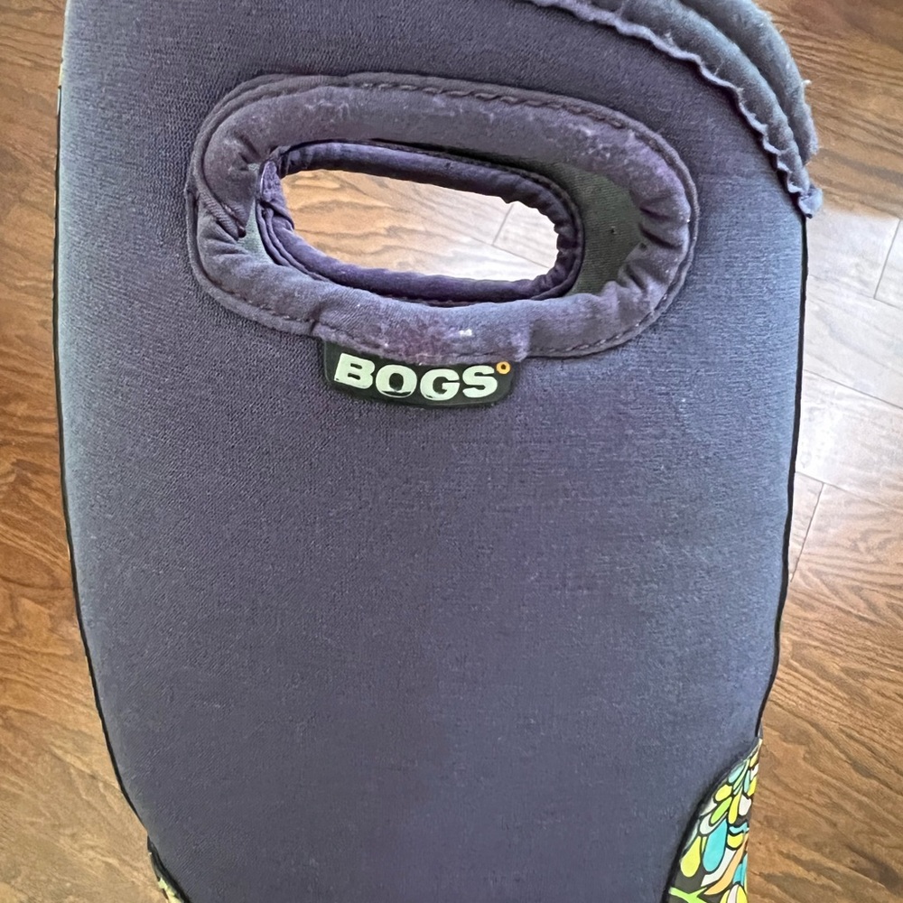 Girls Bogs boots size 4